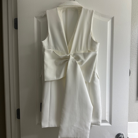 Lulu’s White Sleeveless Bow Blazer Mini Dress - Picture 5 of 6